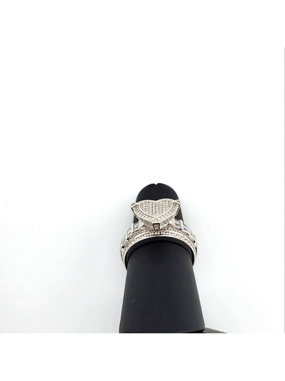 Sterling Silver 925 Heart Ring with Cubic Zirconia Stones - Picture 9 of 15